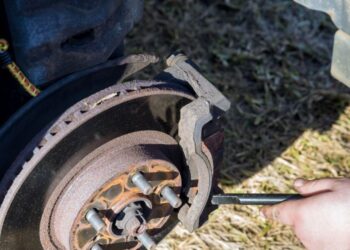 Brake-pad-replacements-car-brakes