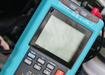 Car-diagnostic-tools-maintenance-tech
