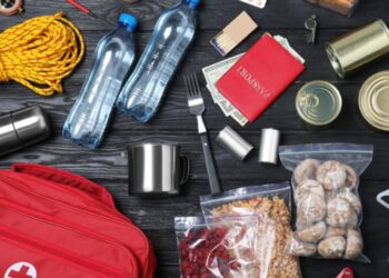 Emergency-car-kits-roadside-safety