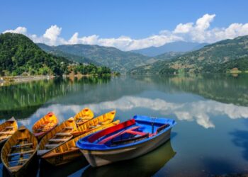 Seasonal-boat-sales